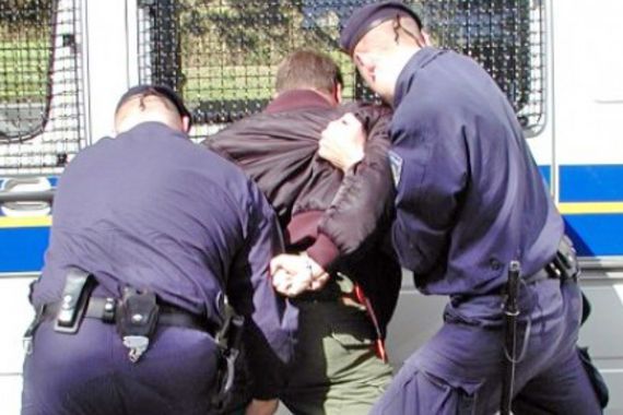 Razbijao po kafiću, uznemiravao goste i bježao iz policije