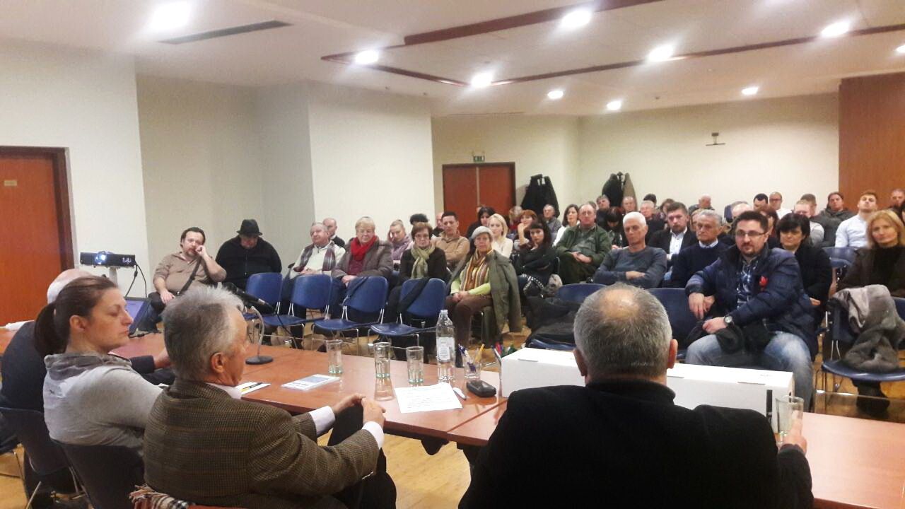 Tribina u velikoj sali Obrtničkog doma u Poreču