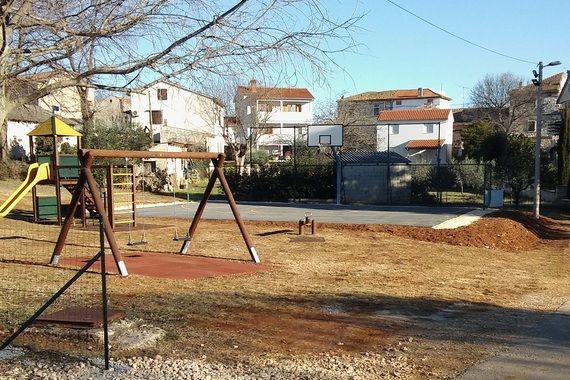 Vežnaveri i Radoši dobili nova dječja igrališta