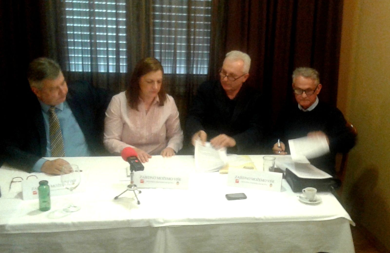 S konferencije za novinare