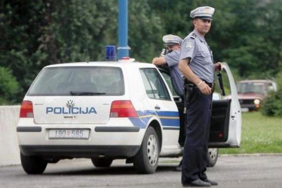 Rovinj: Porečan priveden zbog lažnih tablica pa mu u autu pronašli marihuanu