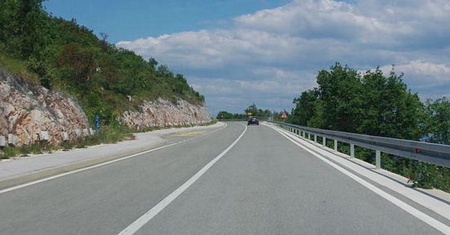 U nesreći kraj Brestove teško ozlijeđena N.P. (19) iz Labina