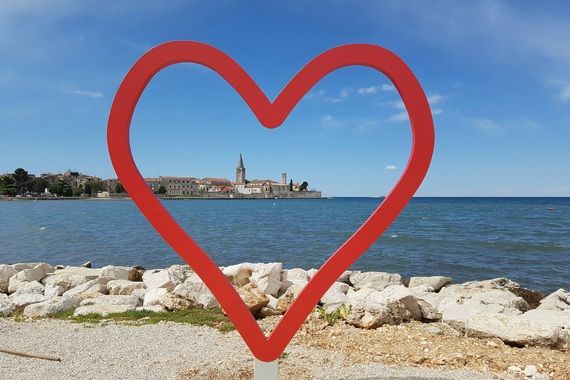 Novi photopoint: Veliko srce i ograda s natpisom #P♥REČ