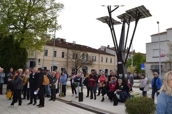 Pazin: Punili mobitele na solarnom stablu
