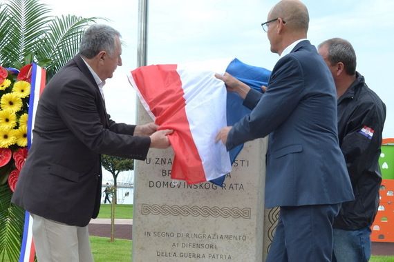 U Umagu otkriven spomenik svim hrvatskim braniteljima