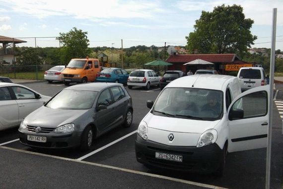Žbandaj dobio novo parkiralište s 14 mjesta