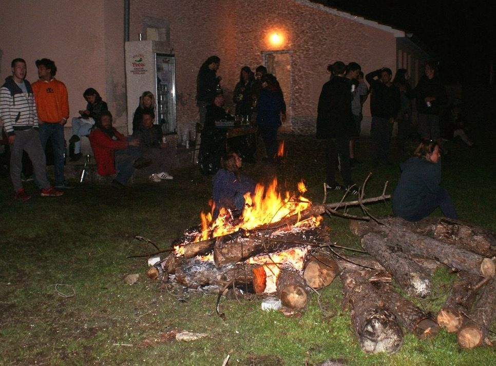 Večernje druženje uz vatru