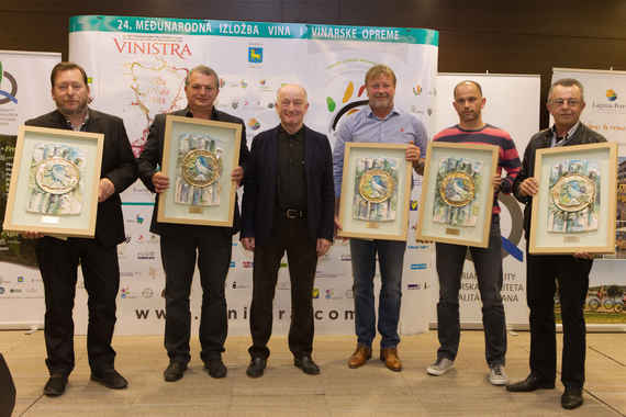 Uoči Vinistre najboljim vinarima podijeljena odličja