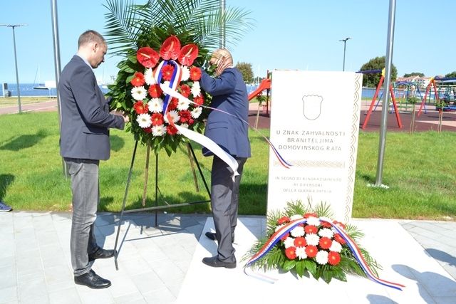 Ivan Belušić i Vili Bassanese prilikom polaganja vjenca