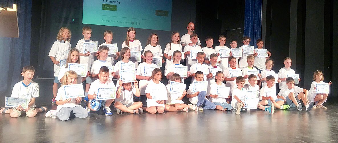 Polaznici In.Codea s diplomama
