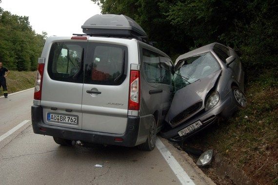 Vozačica (18) teže ozlijeđena u sudaru kod Tara