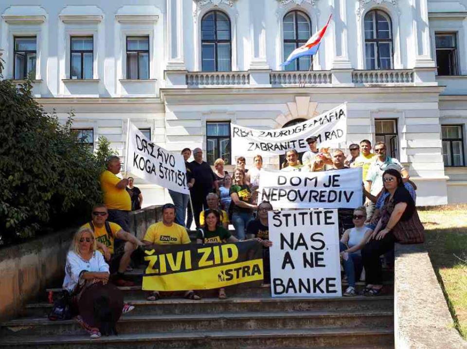 Prosvjed Živog zida zbog deložacije obitelji Milanović 