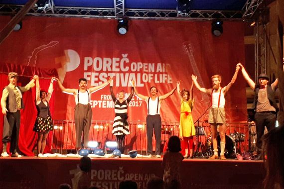 Žongleri i akrobati zavladali porečkim ulicama