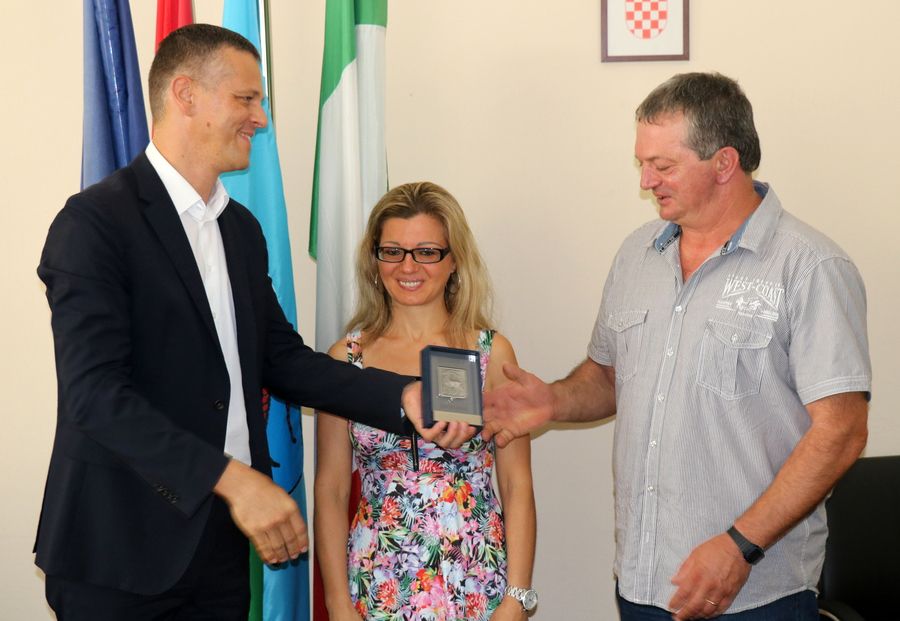 Župan Flego s obitelji Dešković