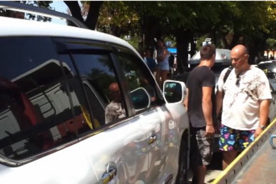 U Poreču skupi Lexus pao sa dizalice pauka (video)