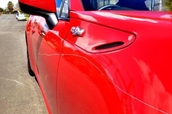 Suludi pohod: Izgrebao pet auta na parkingu u Umagu!