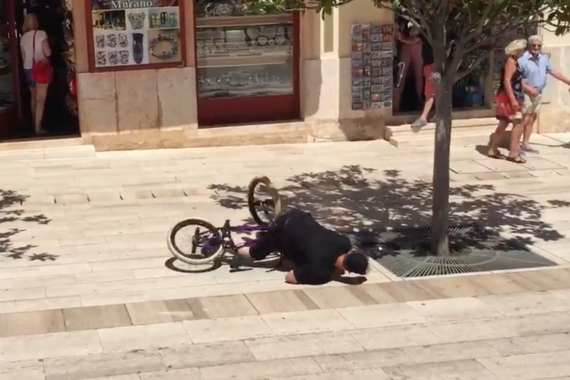 Pogledajte kako je vratolomija u Poreču pošla po zlu! (video)