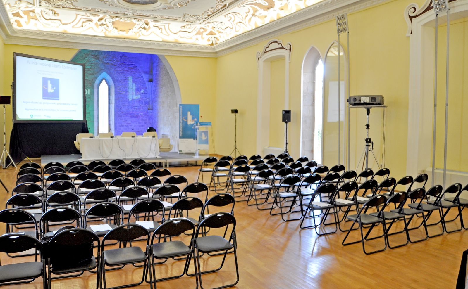 Uoči jedne od prijašnjih konferencija