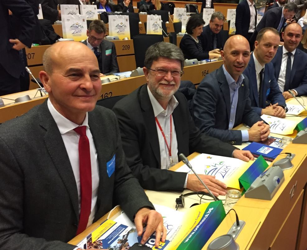 Villi Bassanese sa suradnicima u Bruxellesu