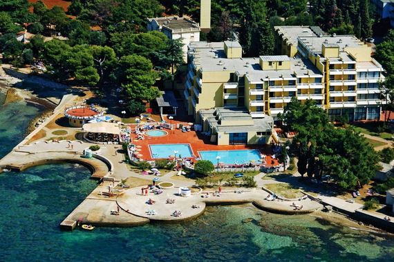 Istraturist se gasi, Korotaj ulazi u Upravu Plave lagune