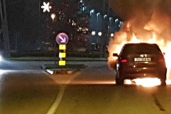 Buktinja u Umagu: 'Gorivo je curilo iz auta, a onda je planuo' (video)