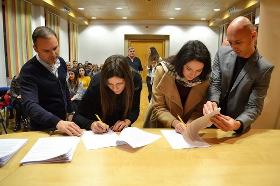 Grad Umag dvije studentice nagradio s 16.000 kuna stipendije