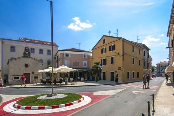 Grad Umag pojeftinjuje zakupnine poslovnih prostora za 20 posto