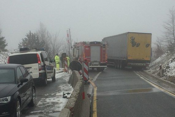 Policija o nesreći na Ipsilonu: Kamion skrenuo zbog neprilagođene brzine