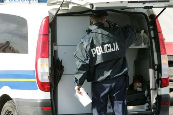 Sletio s ceste kod Vele Učke i udario u stablo