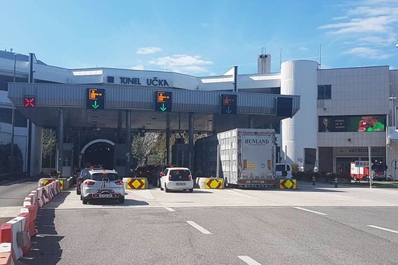 Na ulazu u Tunel Učka veliki displej: Večeras svi uz Vatrene! (video)