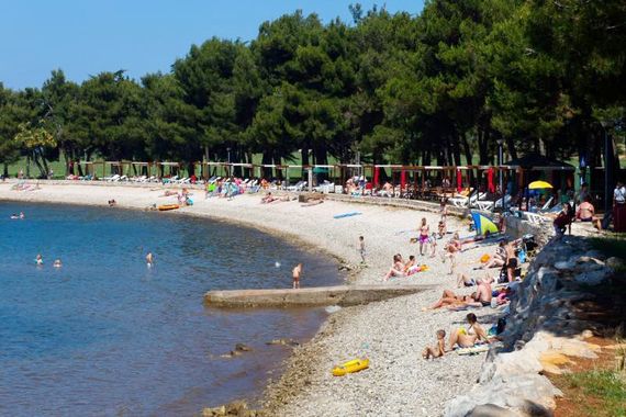Kupači spasili utopljenika na plaži kod Novigrada