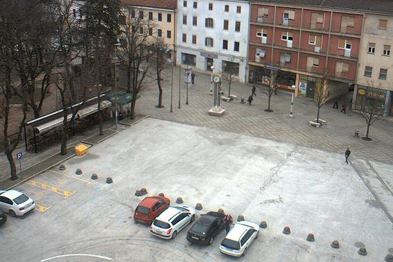 Izudarao ga drvenom palicom na trgu u Pazinu