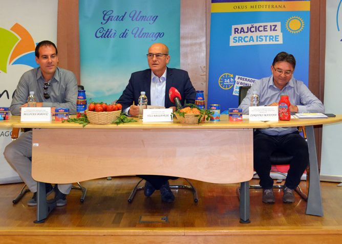 S konferencije za novinare