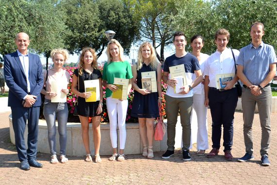 Grad Umag nagradio uspješne srednjoškolce s petsto kuna