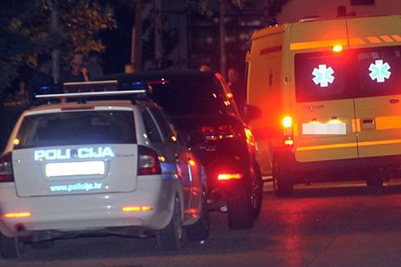 U sudaru tri automobila četiri osobe ozlijeđene