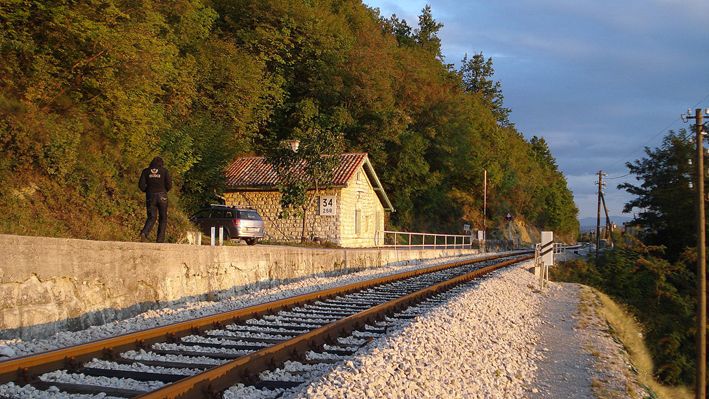 Ispod pruge u Buzetu pronađen leš nepoznatog muškarca