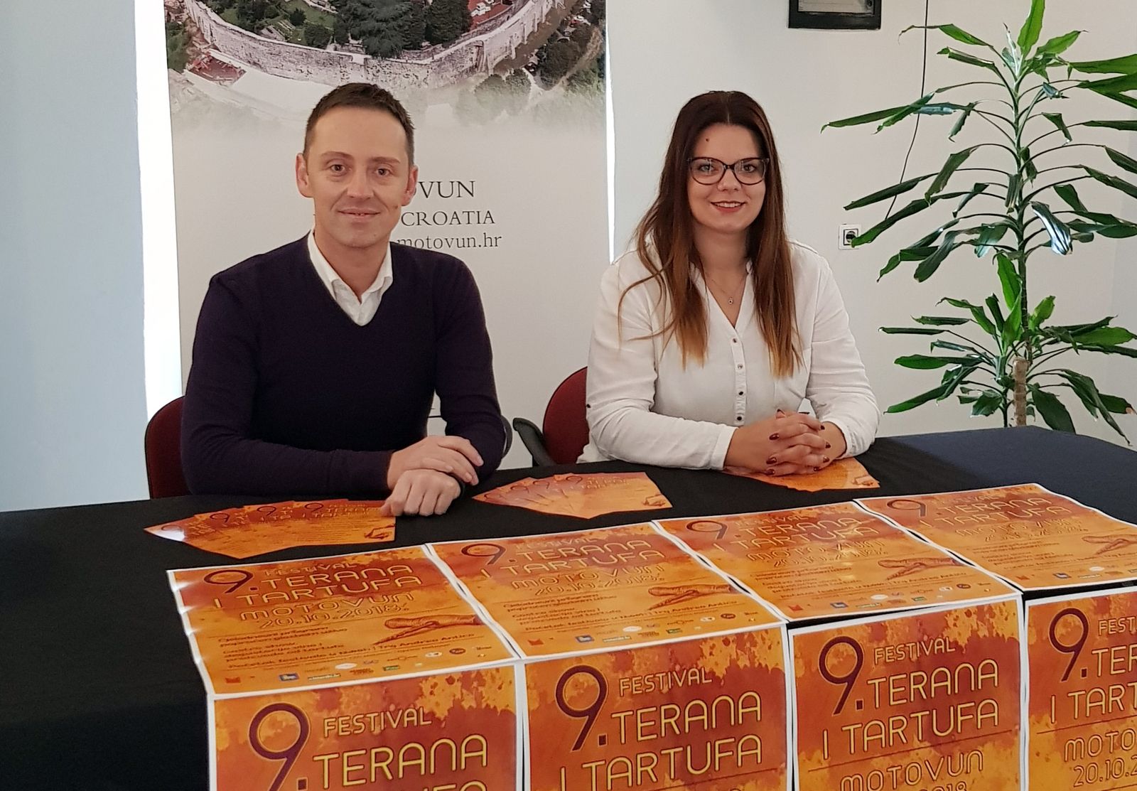 Načelnik Tomislav Pahović i direktorica TZ Motovun Iva Jeletić Prodan