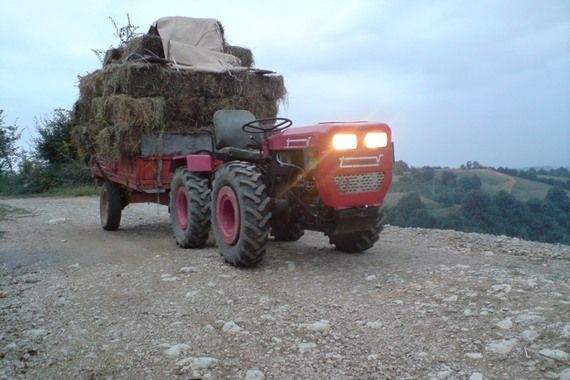 Sišao s traktora, nije povukao ručnu: Počeo se kretati nizbrdo