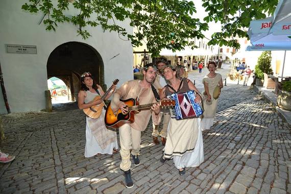 Festival divova u Motovunu: Brdo koje se trese od smijeha i straha!