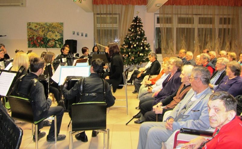 Štićenici doma su s oduševljenjem pratili program
