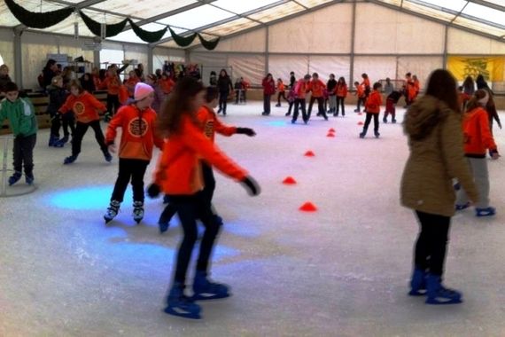 Revijalni nastup klizača kluba Medveščak u subotu na pulskom klizalištu Tivoli