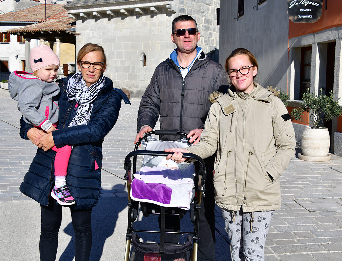 Svjetlana Buljan s unukom Vitom Matković, Alen Bažon i Tina Matković