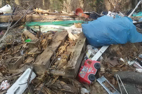 Netko je iskrcao otpad u Starom Pazinu (foto)