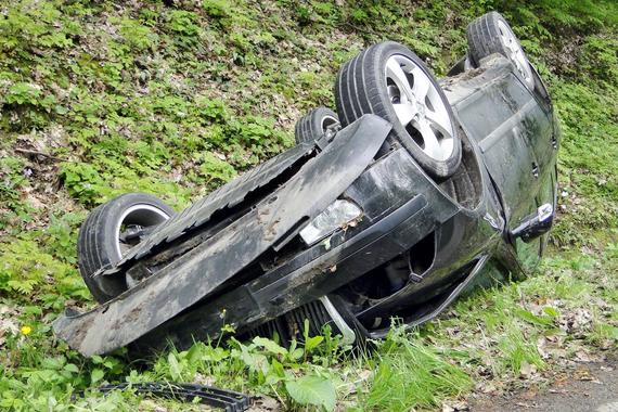 Vozač se prevrnuo na krov kod Lupoglava. Završio je u bolnici