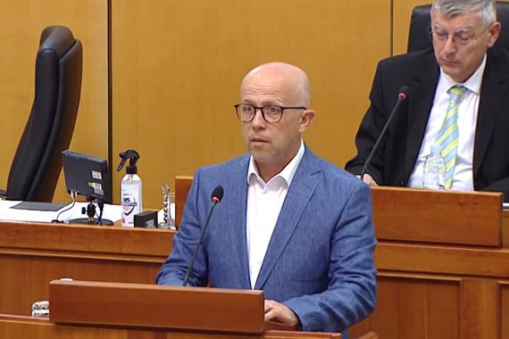 Daus u Saboru: 'Zar vas nije stid kakvi vlakovi voze u Istri?'