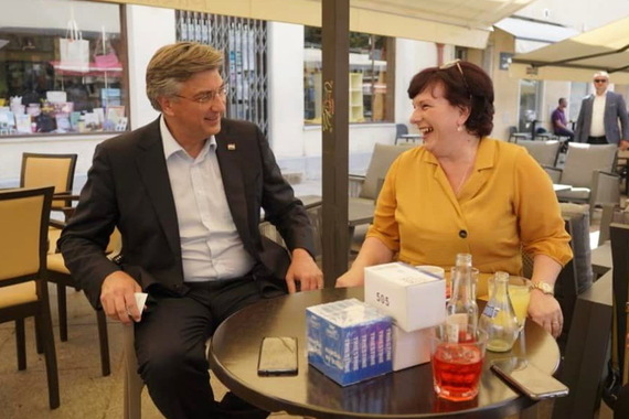 Pročitajte zašto je istarska HDZ-ovka objavila fotku svoje majke i Plenkovića