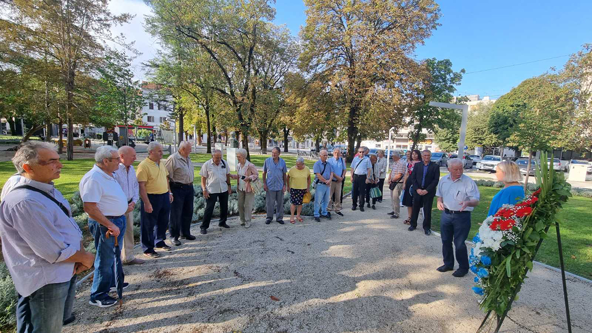 Delegacija Grada Pazina i članovi antifašističkih udruga položili su vijenac u Parku istarskih velikana