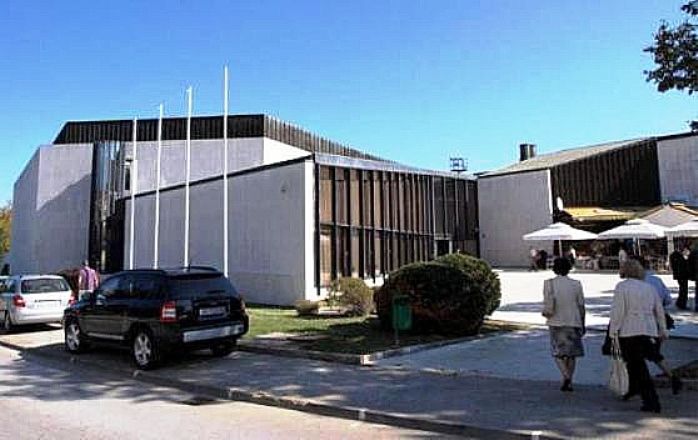 Zgrada Spomen doma u Pazinu u kojem djeluje Učilište