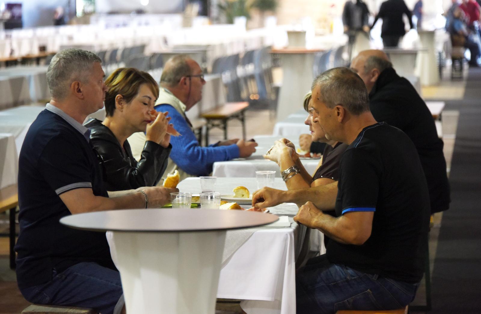 Na Sajmu pršuta u Tinjanu (foto: Saša Miljević/PIXSELL)