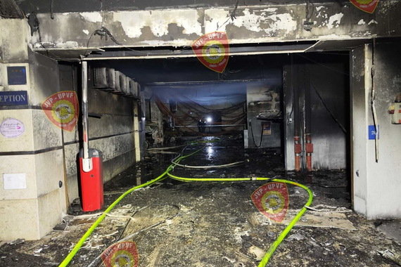 U garaži hotela u Novigradu izgorjela dva automobila (foto)